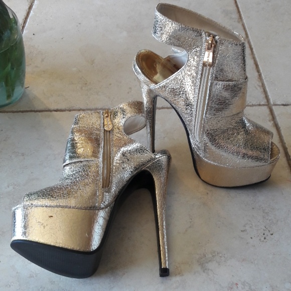 Heels - Picture 3 of 4